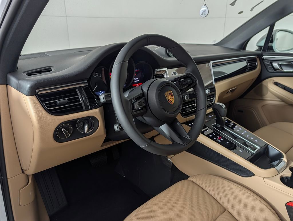 New 2026 Porsche Macan image 4