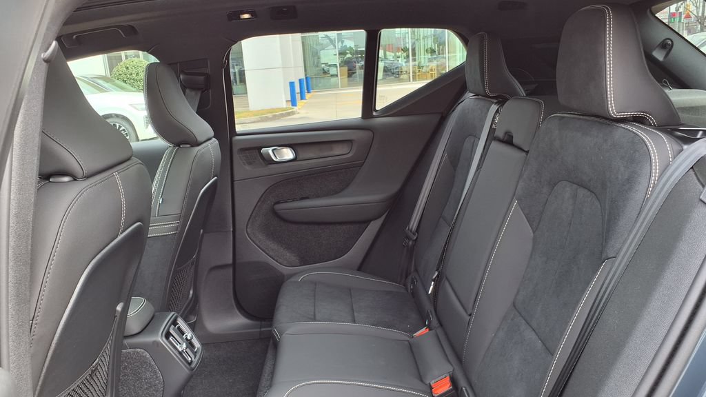 New 2026 Volvo XC40 B5 Ultra w/ Protection Package Premier AWD/4WD image 15