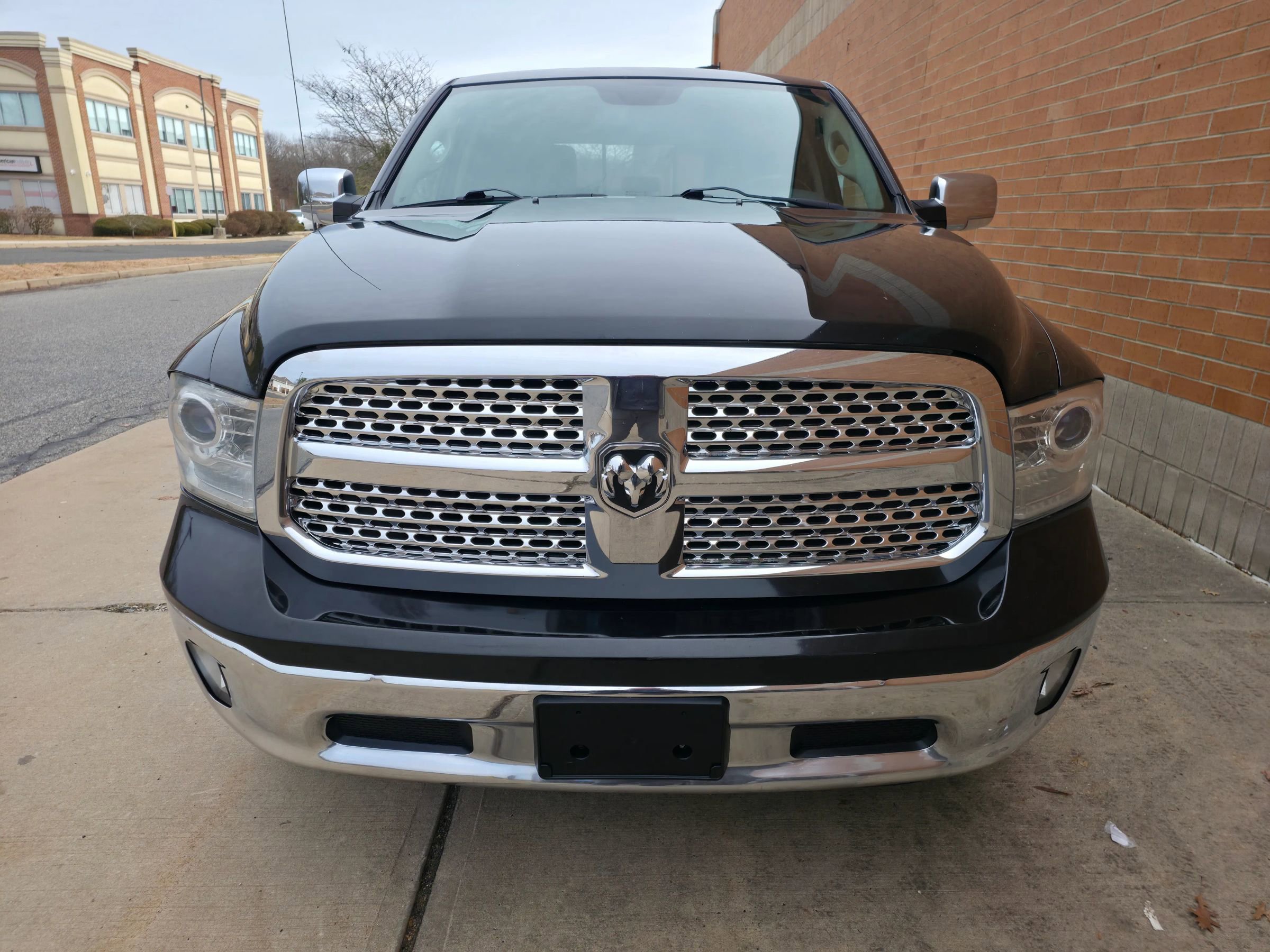 Used 2016 RAM 1500 Laramie w/ Convenience Group AWD/4WD image 2
