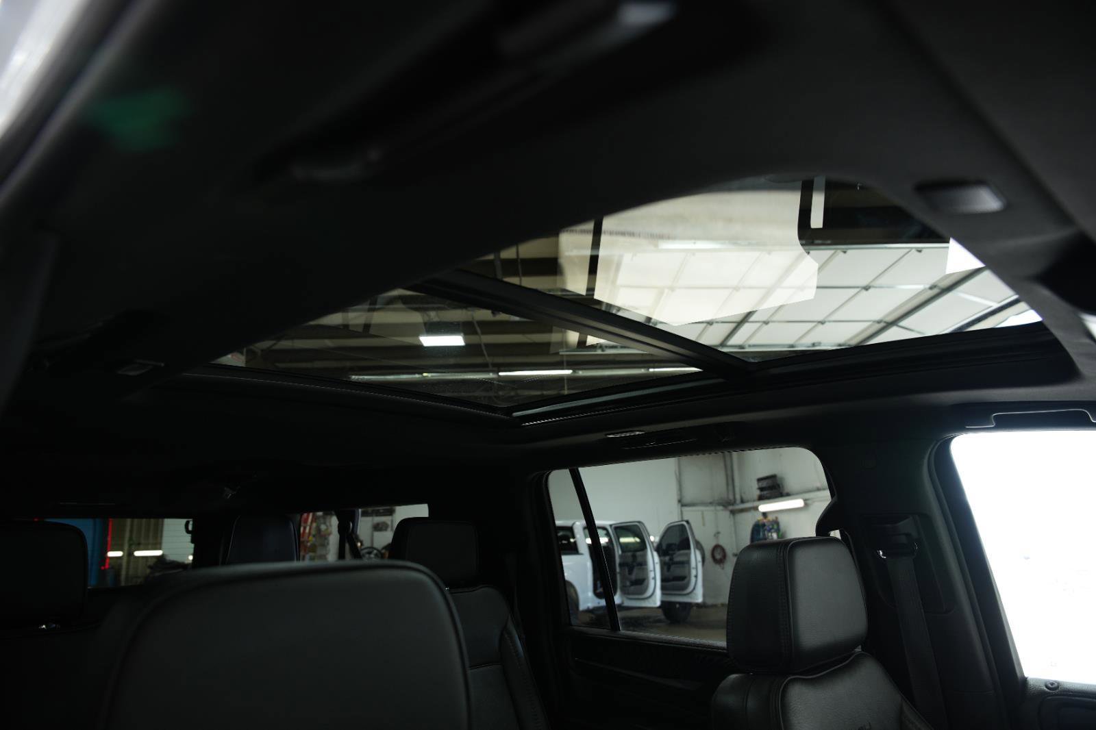 Used 2024 GMC Yukon XL Denali AWD/4WD image 22