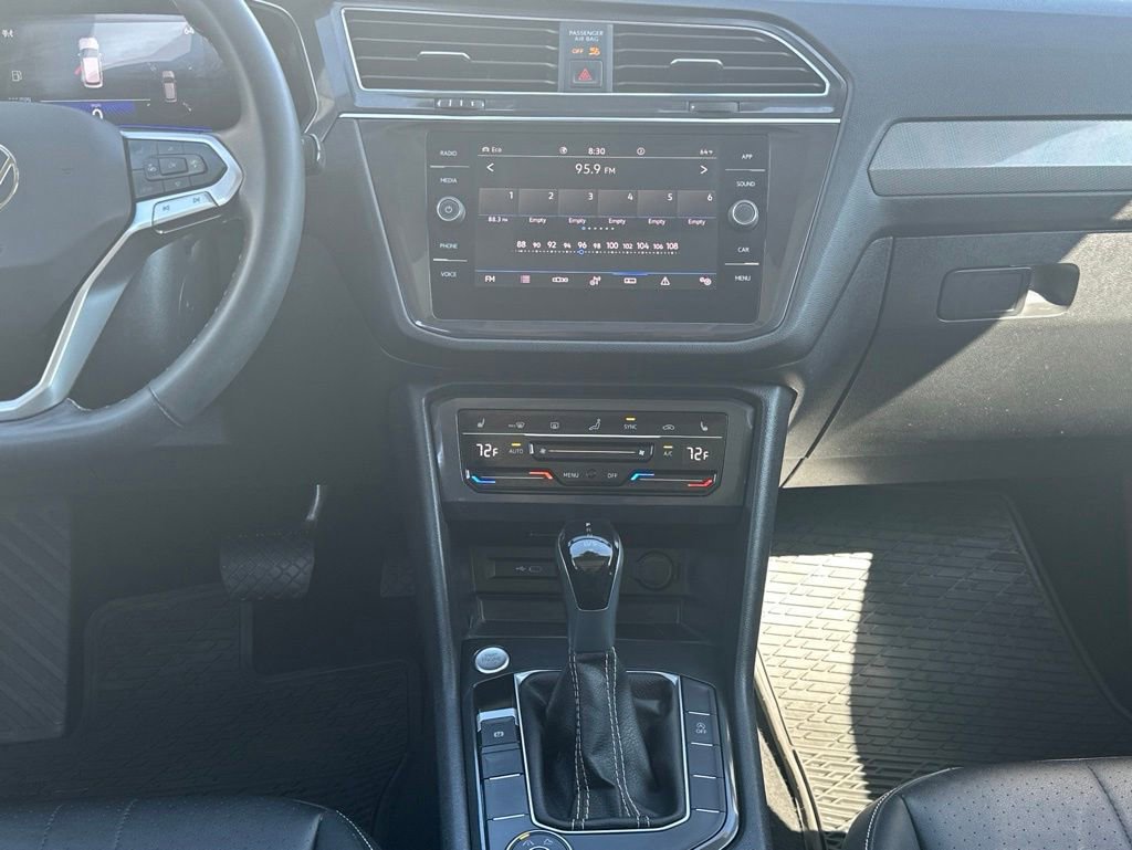 Used 2024 Volkswagen Tiguan SE w/ Panoramic Sunroof Package AWD/4WD image 22
