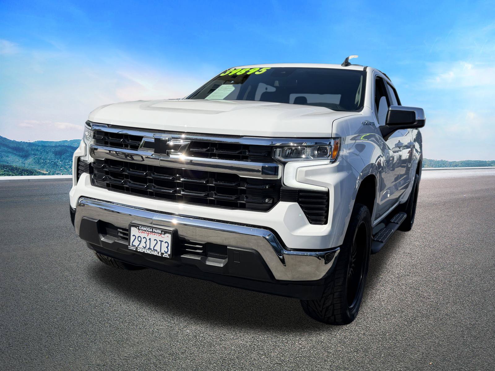 Used 2023 Chevrolet Silverado 1500 LT RWD image 3