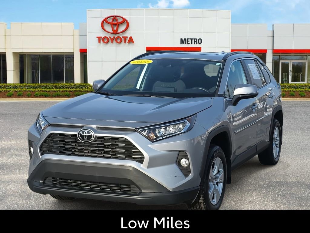 Used 2021 Toyota RAV4 XLE image 1