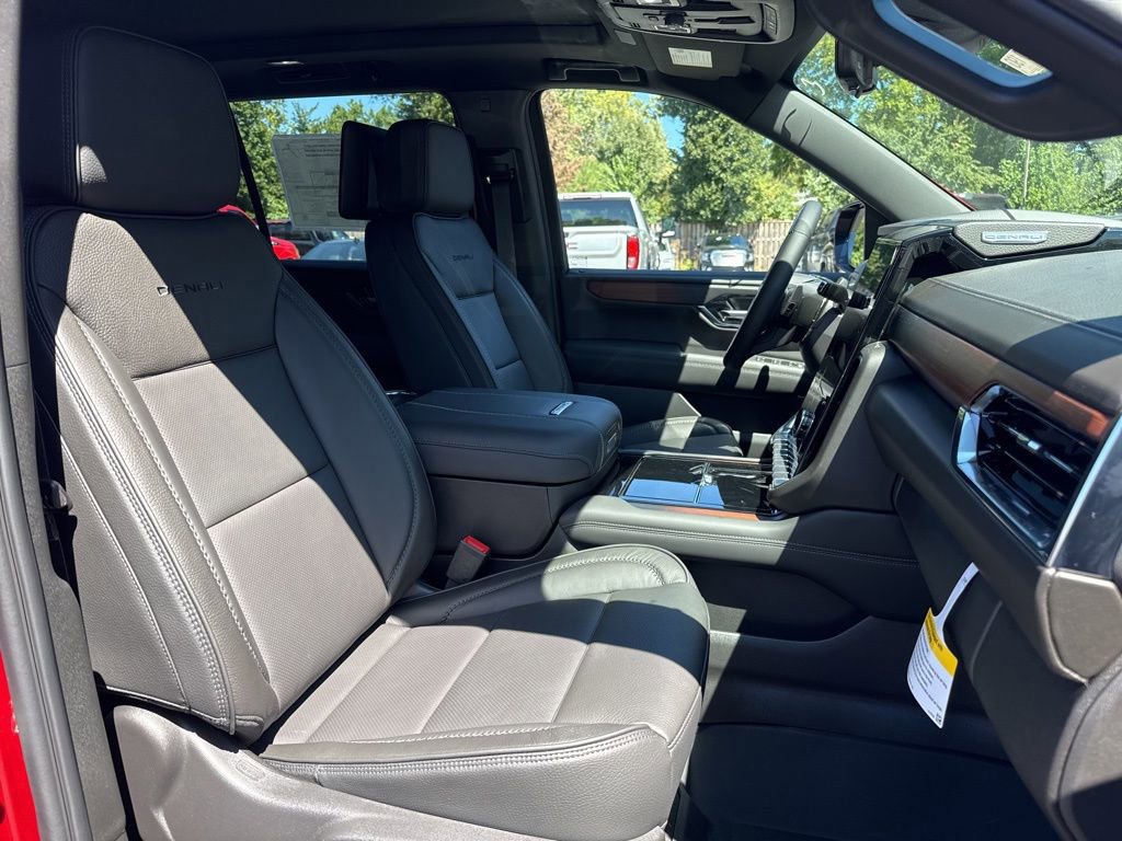 New 2025 GMC Yukon XL Denali w/ Denali Reserve Package image 15