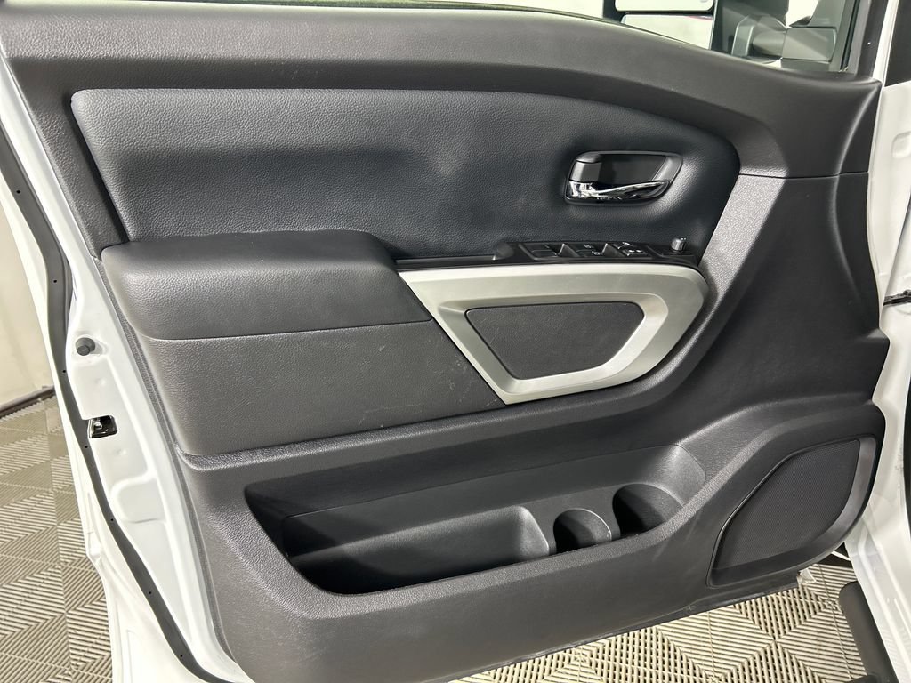 Used 2024 Nissan Titan SV w/ SV Convenience Package AWD/4WD image 12