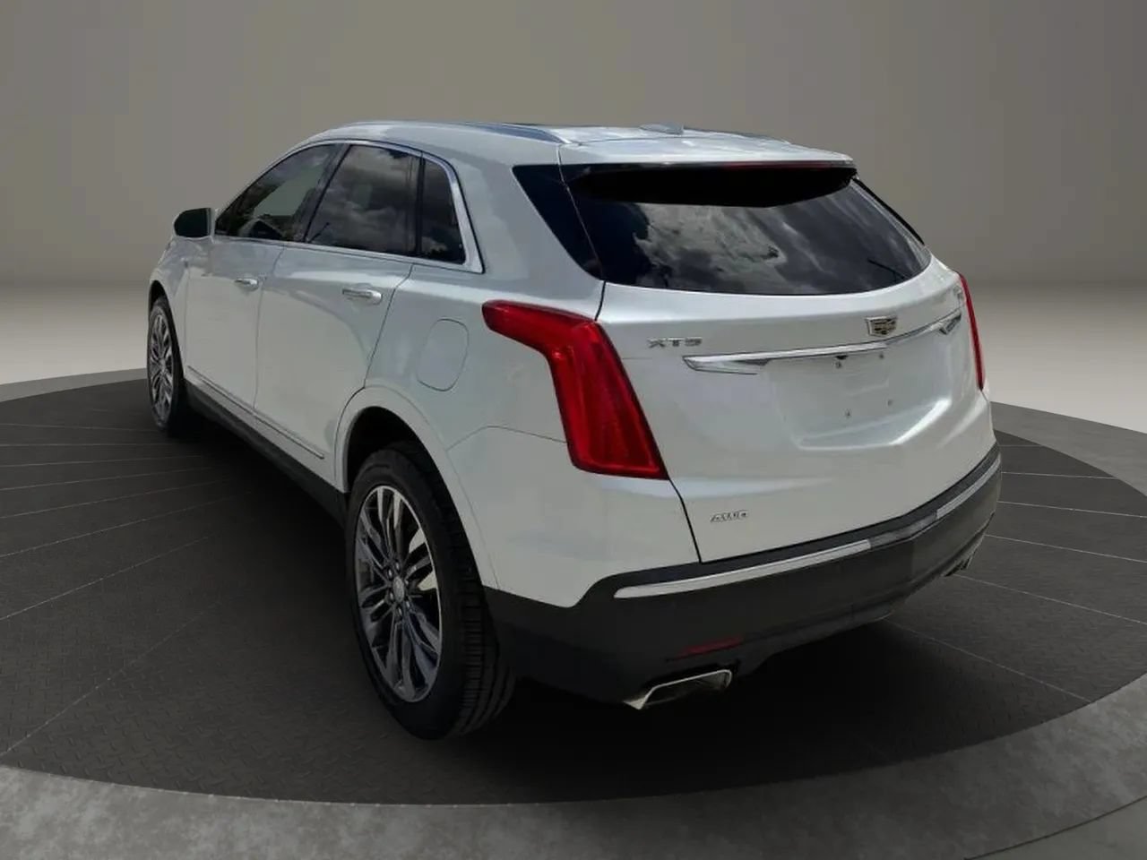 Used 2017 Cadillac XT5 Premium Luxury AWD/4WD image 6