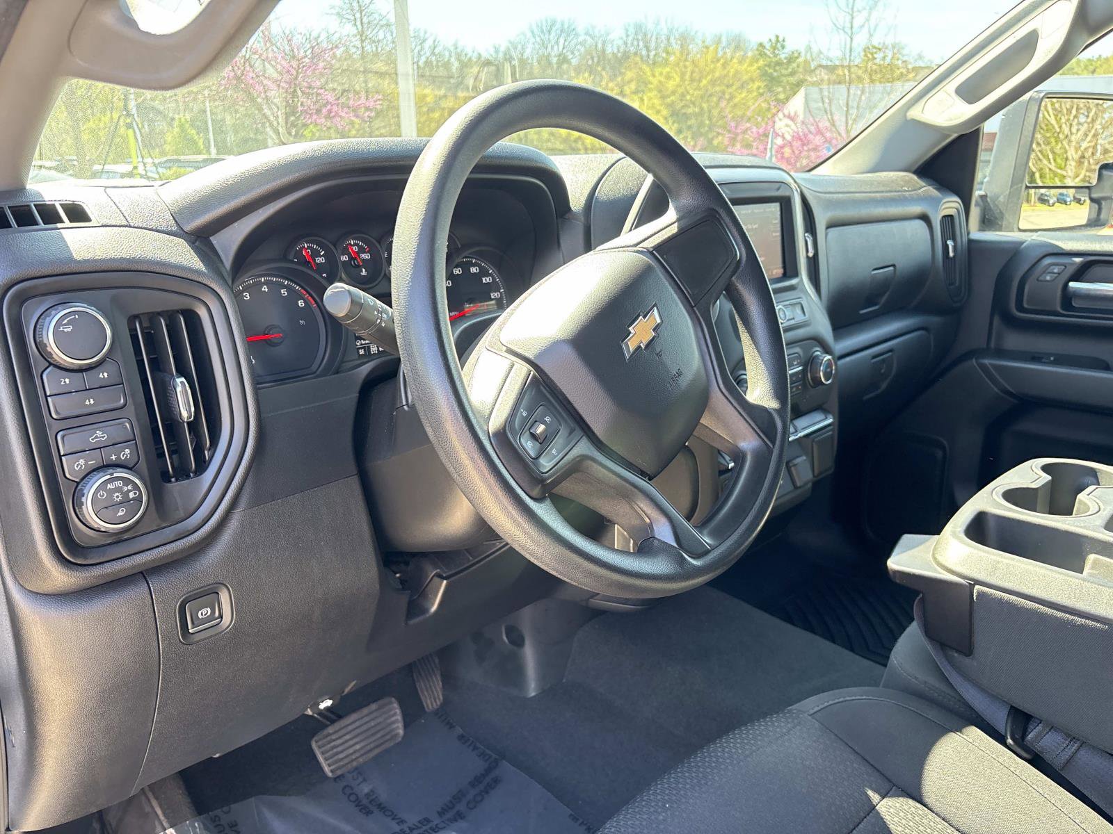 Used 2020 Chevrolet Silverado 2500 Custom w/ Custom Value Package image 15