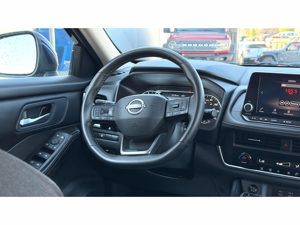 Used 2025 Nissan Rogue SV FWD image 15