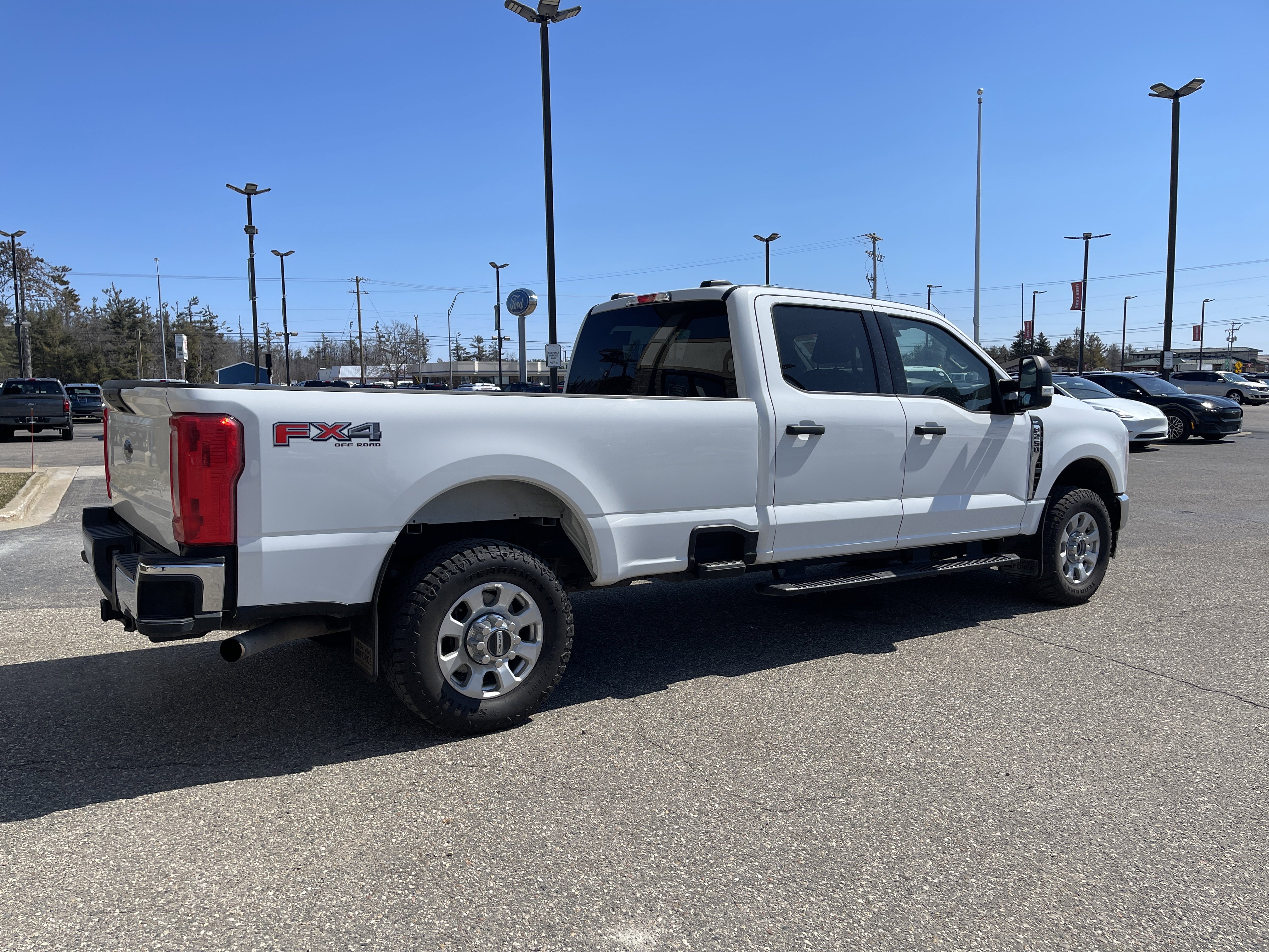 Used 2023 Ford F250 XLT w/ FX4 Off-Road Package image 4