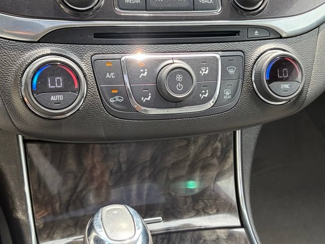 Used 2015 Chevrolet Impala LT w/ Convenience Package FWD image 21