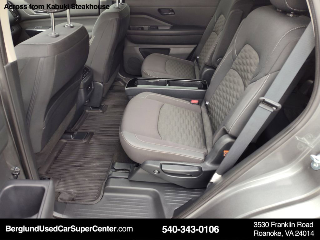 Used 2024 Nissan Pathfinder SV w/ SV Premium Package AWD/4WD image 13