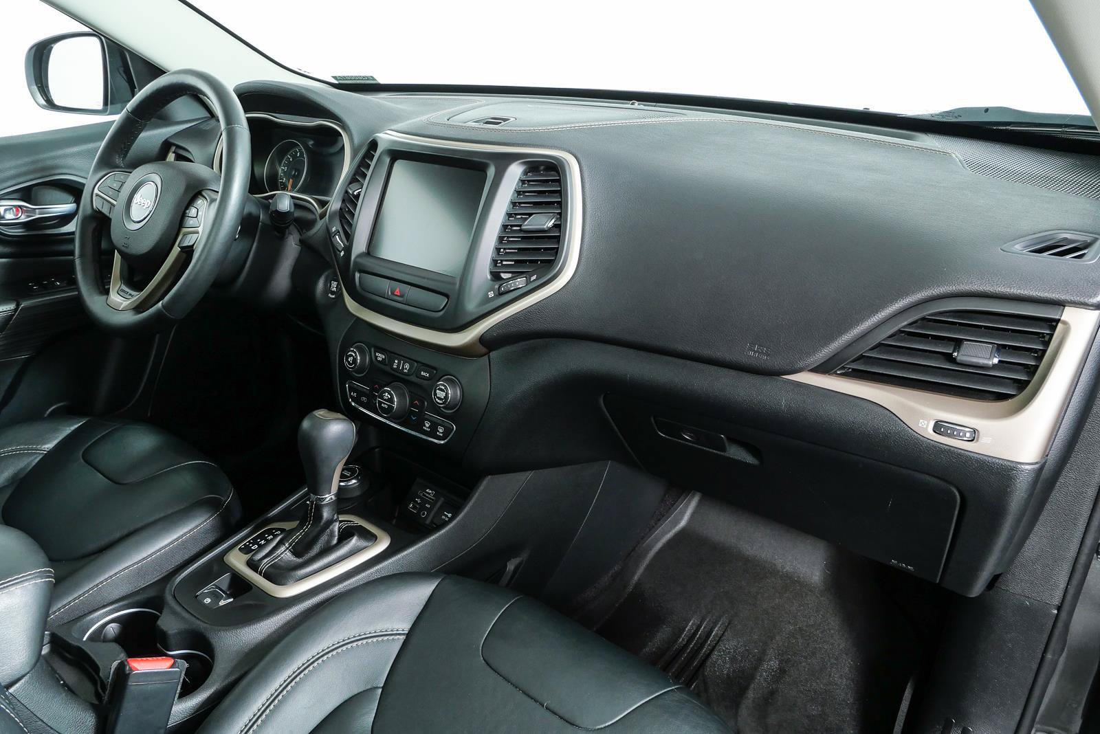 Used 2016 Jeep Cherokee Limited AWD/4WD image 23