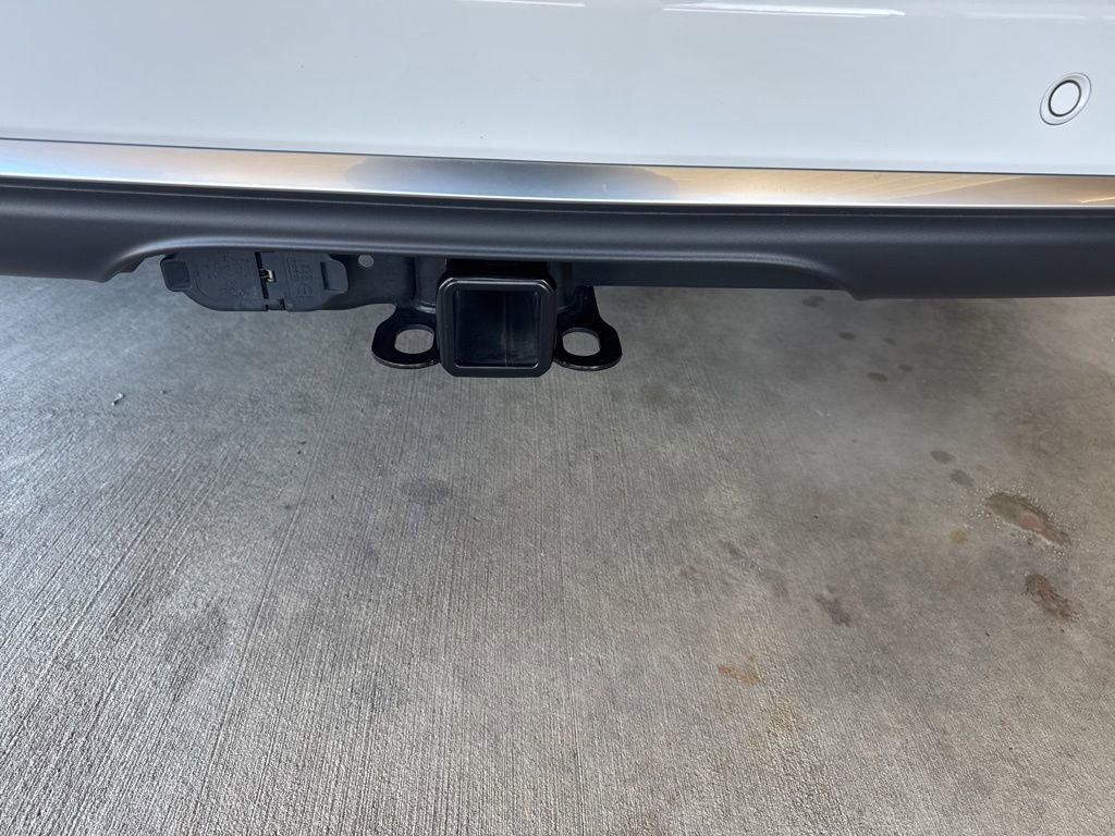 Used 2024 Chrysler Pacifica Pinnacle w/ Trailer Tow Group image 8