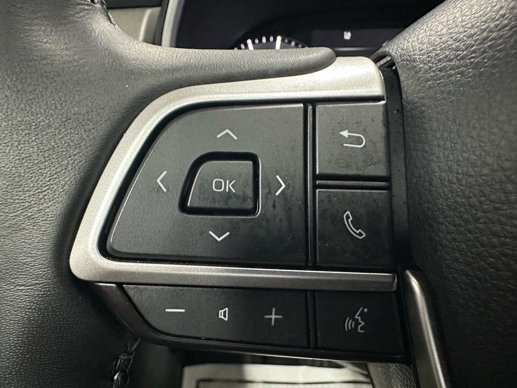 Used 2025 Toyota Highlander XLE image 19