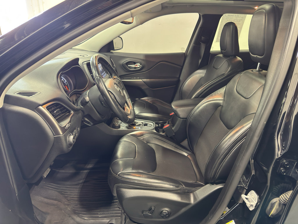 Used 2019 Jeep Cherokee Latitude Plus w/ Comfort/Convenience Group AWD/4WD image 35