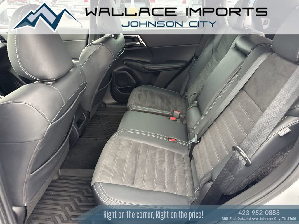 Used 2023 Mitsubishi Outlander SE Black Edition image 37