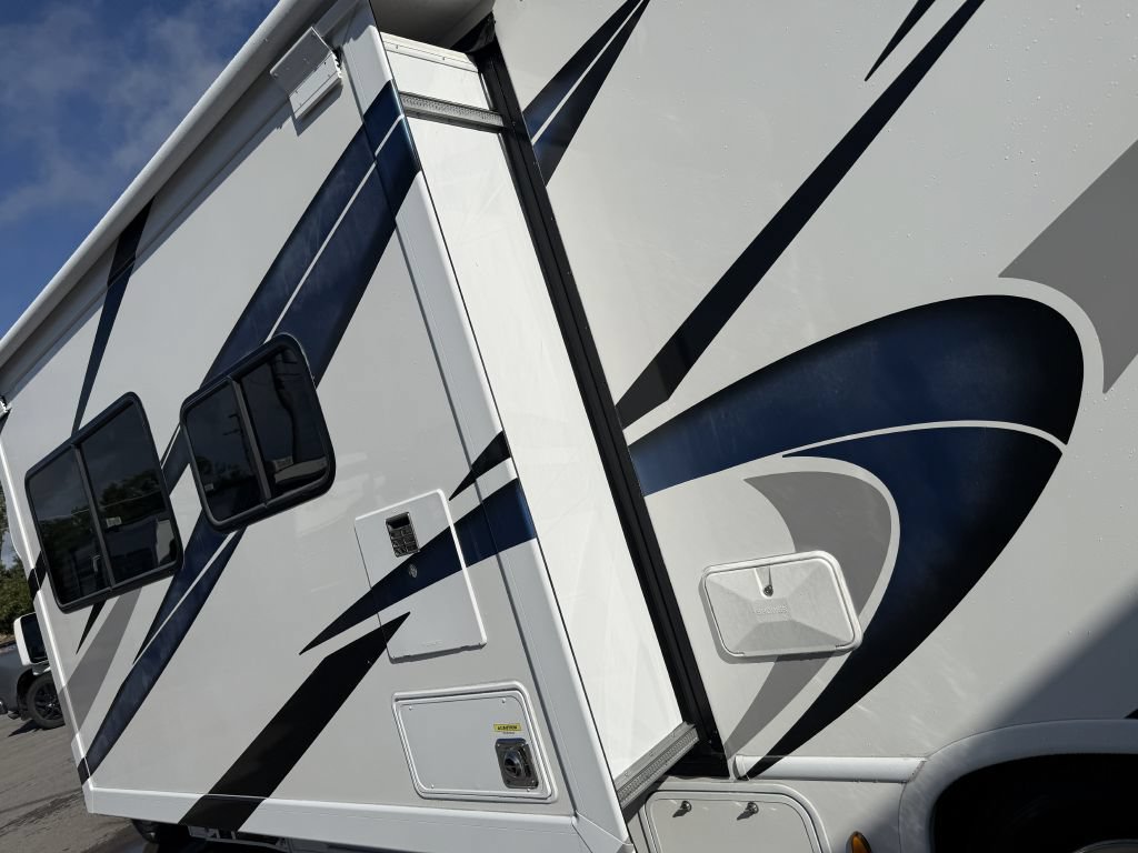 Used 2022 Ford E-450 and Econoline 450 Super Duty w/ Motorhome Prep Package RWD image 7