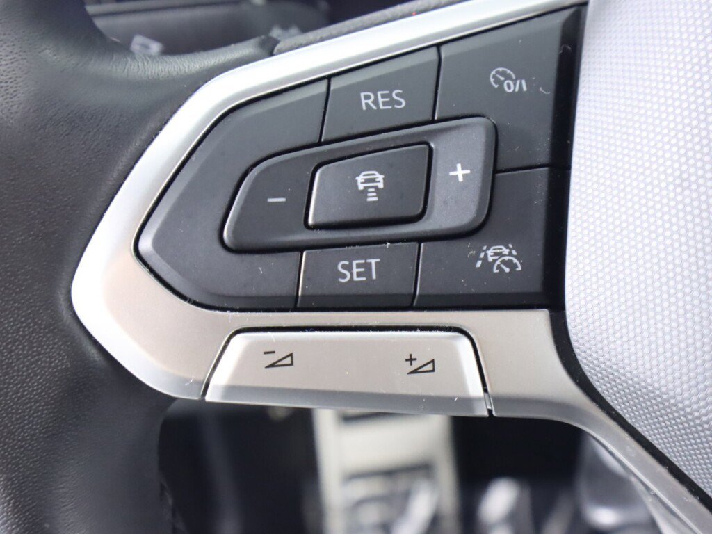 Used 2023 Volkswagen Jetta Sport image 12