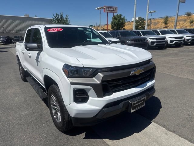 Used 2024 Chevrolet Colorado LT w/ LT Convenience Package II AWD/4WD image 8