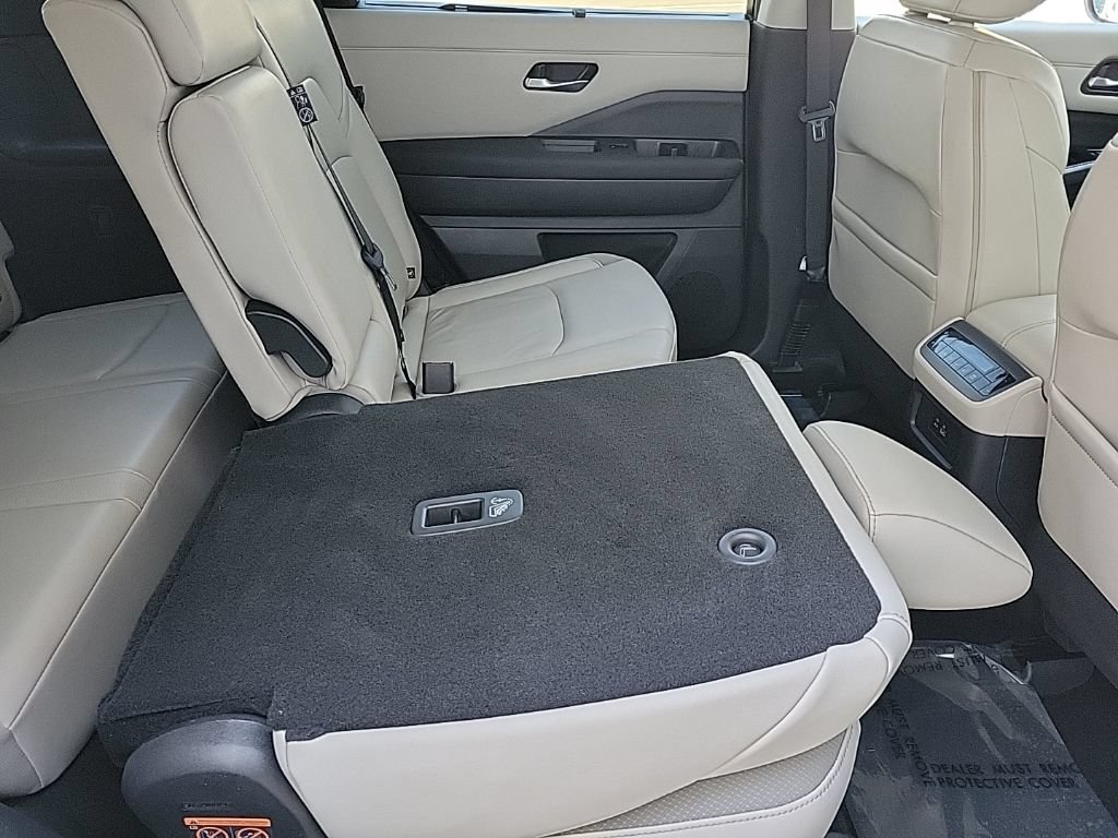 Used 2023 Nissan Pathfinder SL AWD/4WD image 21