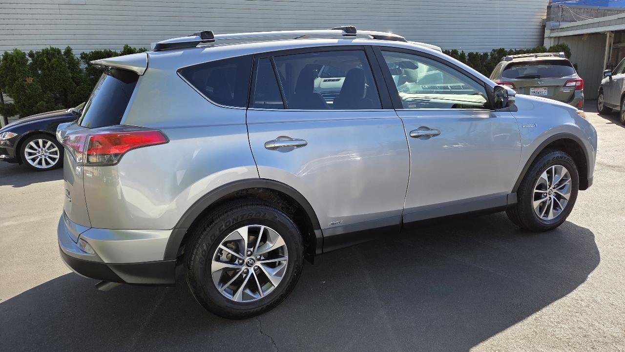 Used 2017 Toyota RAV4 XLE w/ All Weather Liner Package AWD/4WD image 7