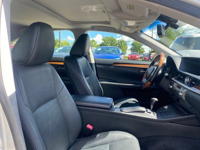 Used 2013 Lexus ES 300h w/ Luxury Pkg FWD image 28