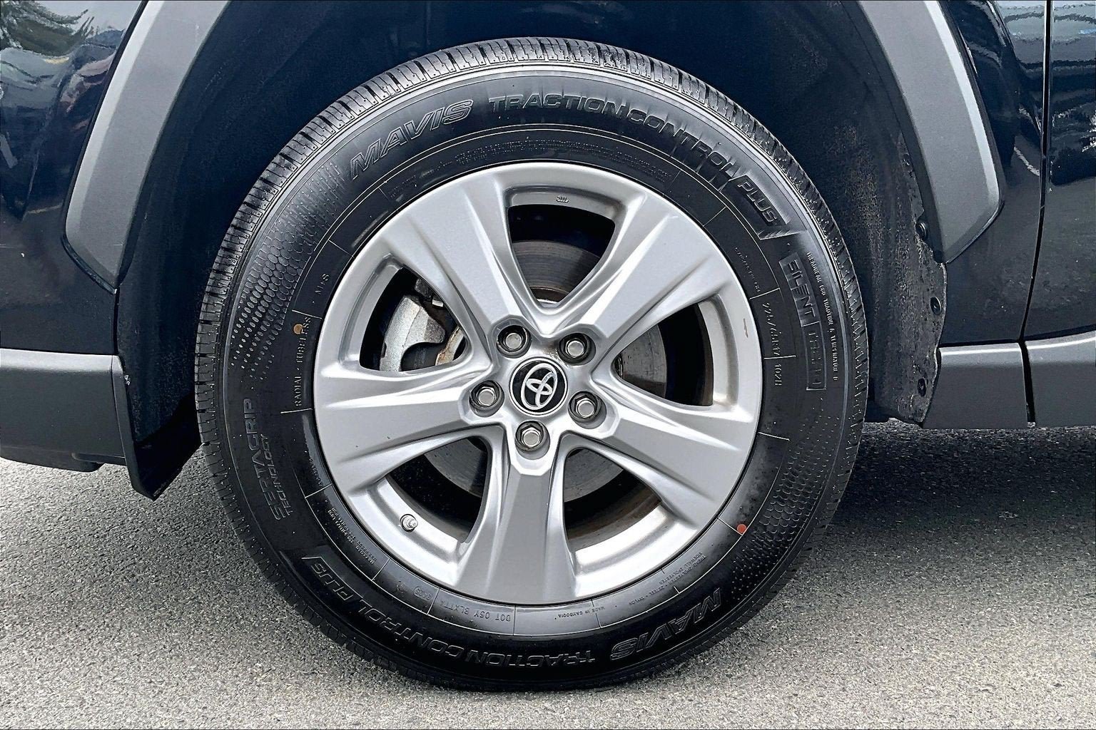Used 2023 Toyota RAV4 LE AWD/4WD image 9