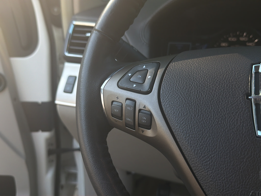 Used 2013 Lincoln MKX AWD image 21