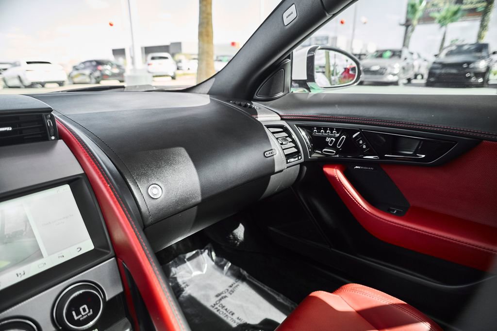 Used 2023 Jaguar F-TYPE Coupe RWD image 40