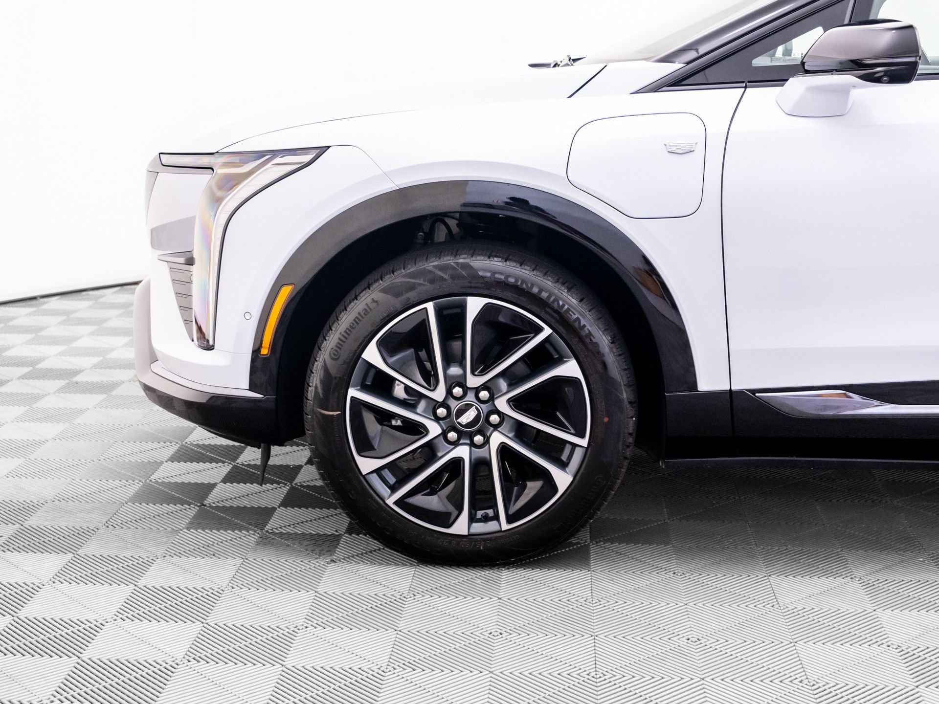 New 2026 Cadillac Optiq Sport 1 w/ LPO, Floor Liner Package AWD/4WD image 34