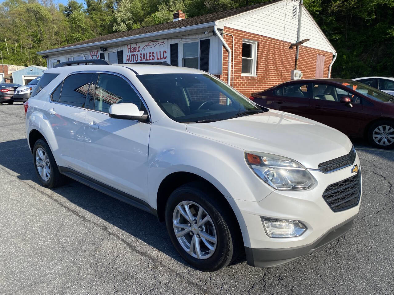 Used 2017 Chevrolet Equinox LT w/ Convenience Package AWD/4WD image 3