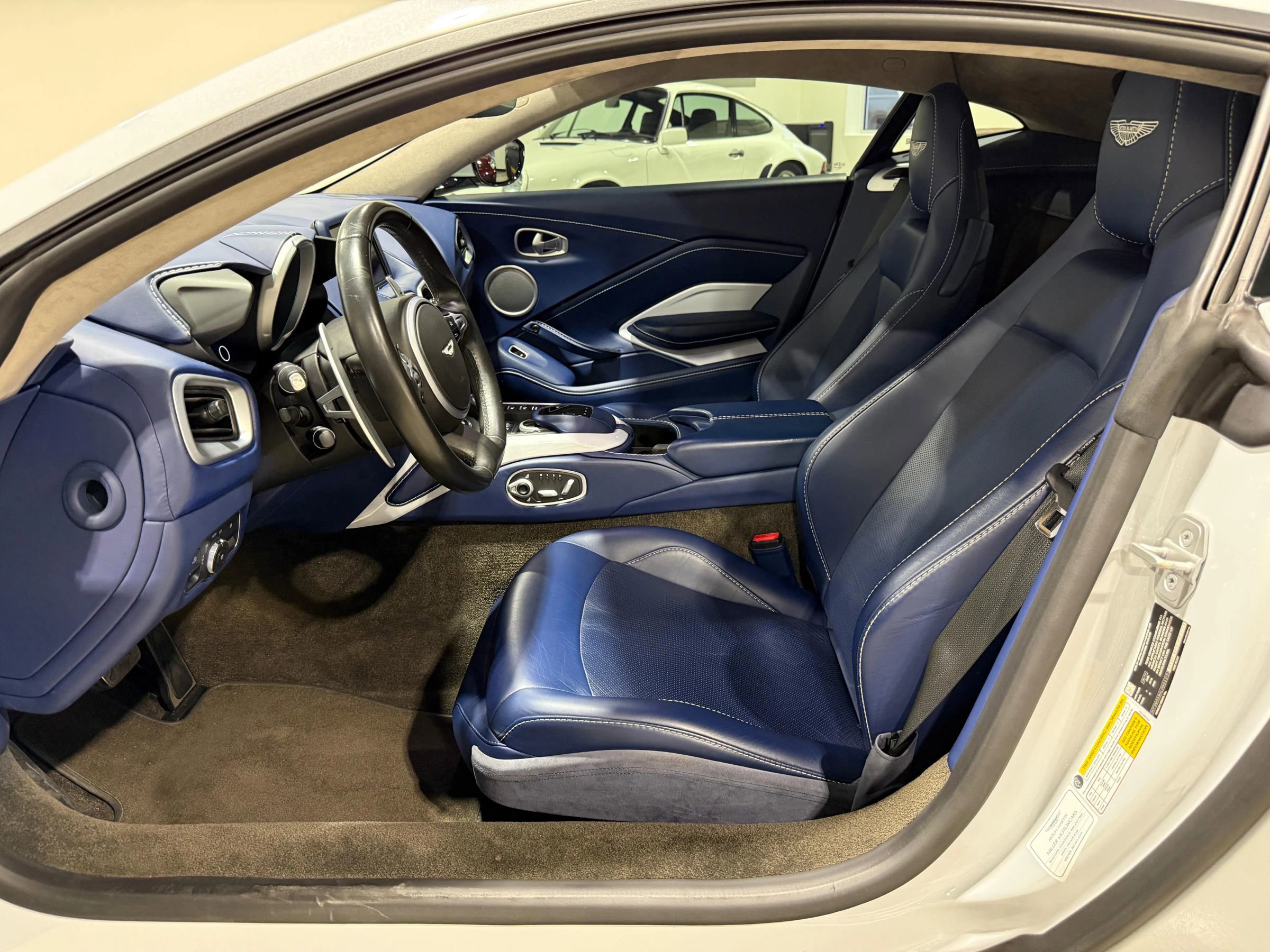 Used 2020 Aston Martin V8 Vantage Coupe image 22