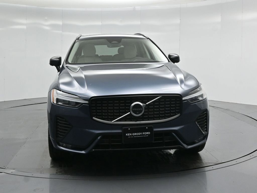 Used 2023 Volvo XC60 B5 Plus image 24