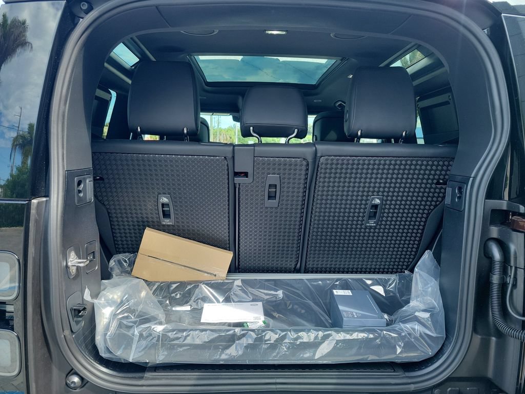 New 2026 Land Rover Defender 90 X-Dynamic SE AWD/4WD image 11