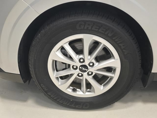 Used 2023 Kia Carnival LX FWD image 9