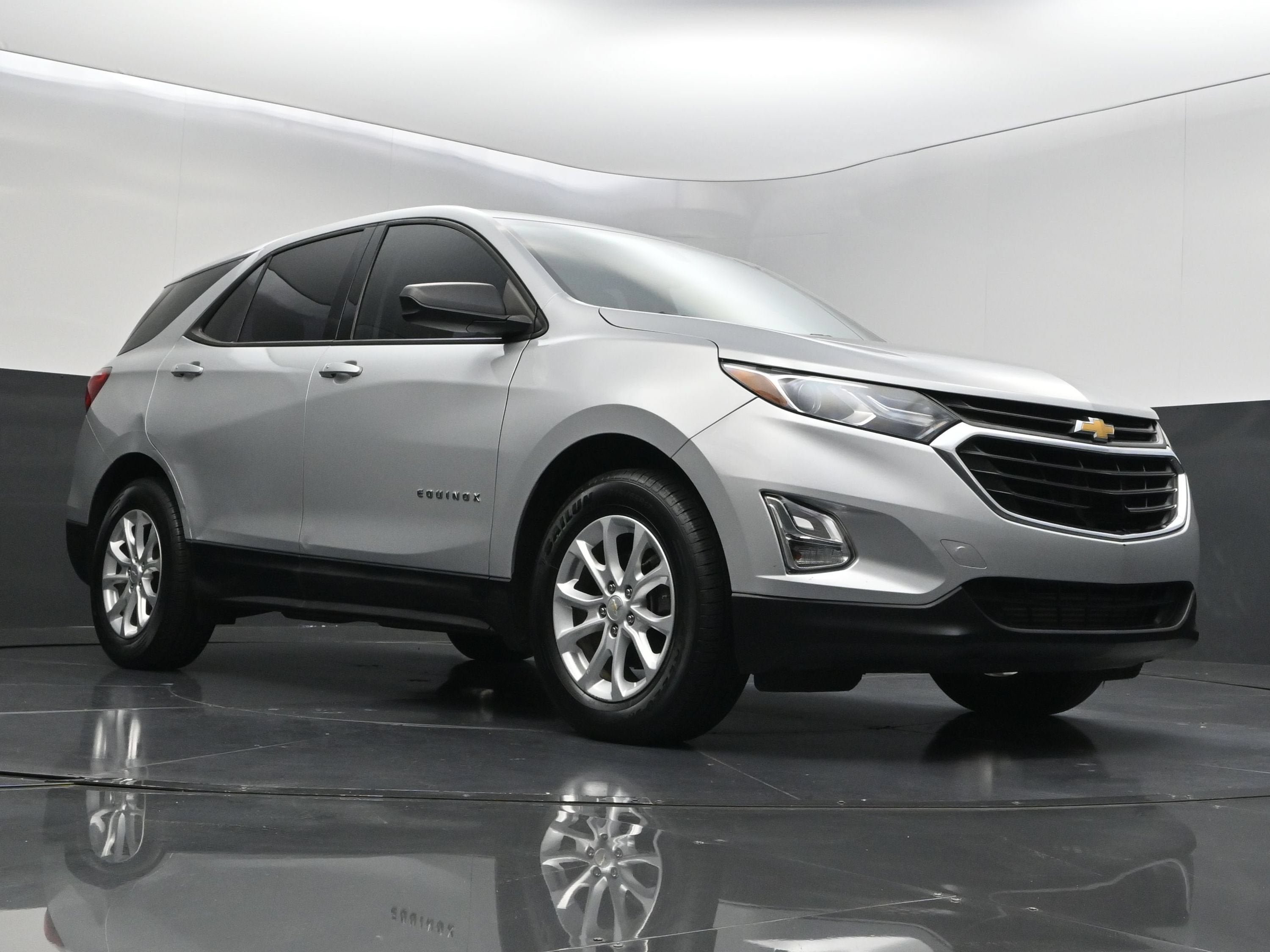 Used 2018 Chevrolet Equinox LS FWD image 35
