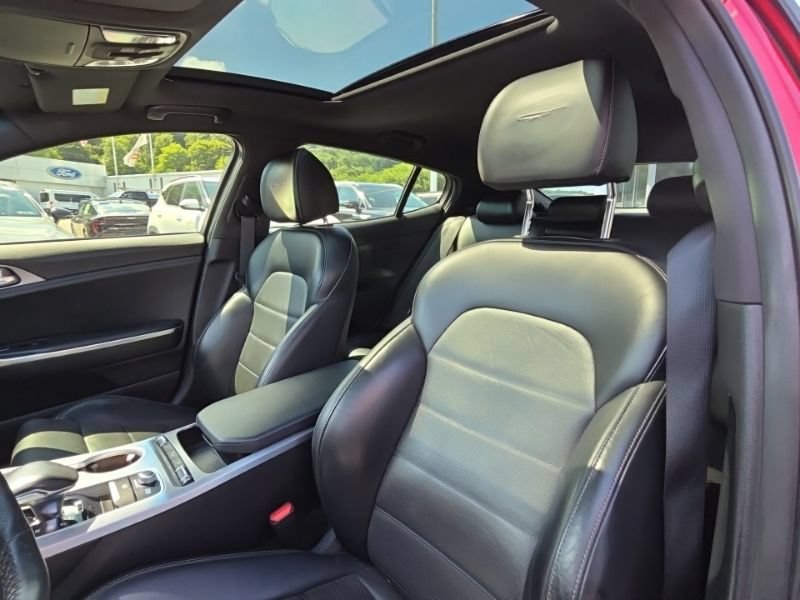 Used 2018 Kia Stinger GT2 AWD/4WD image 10
