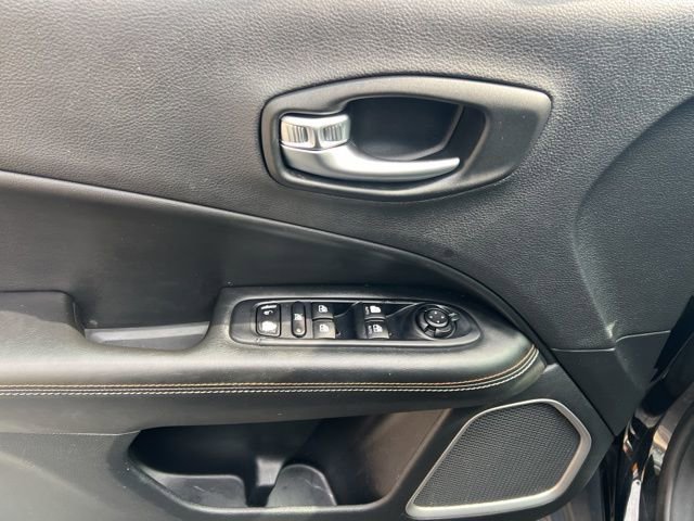 Used 2019 Jeep Compass Latitude image 6