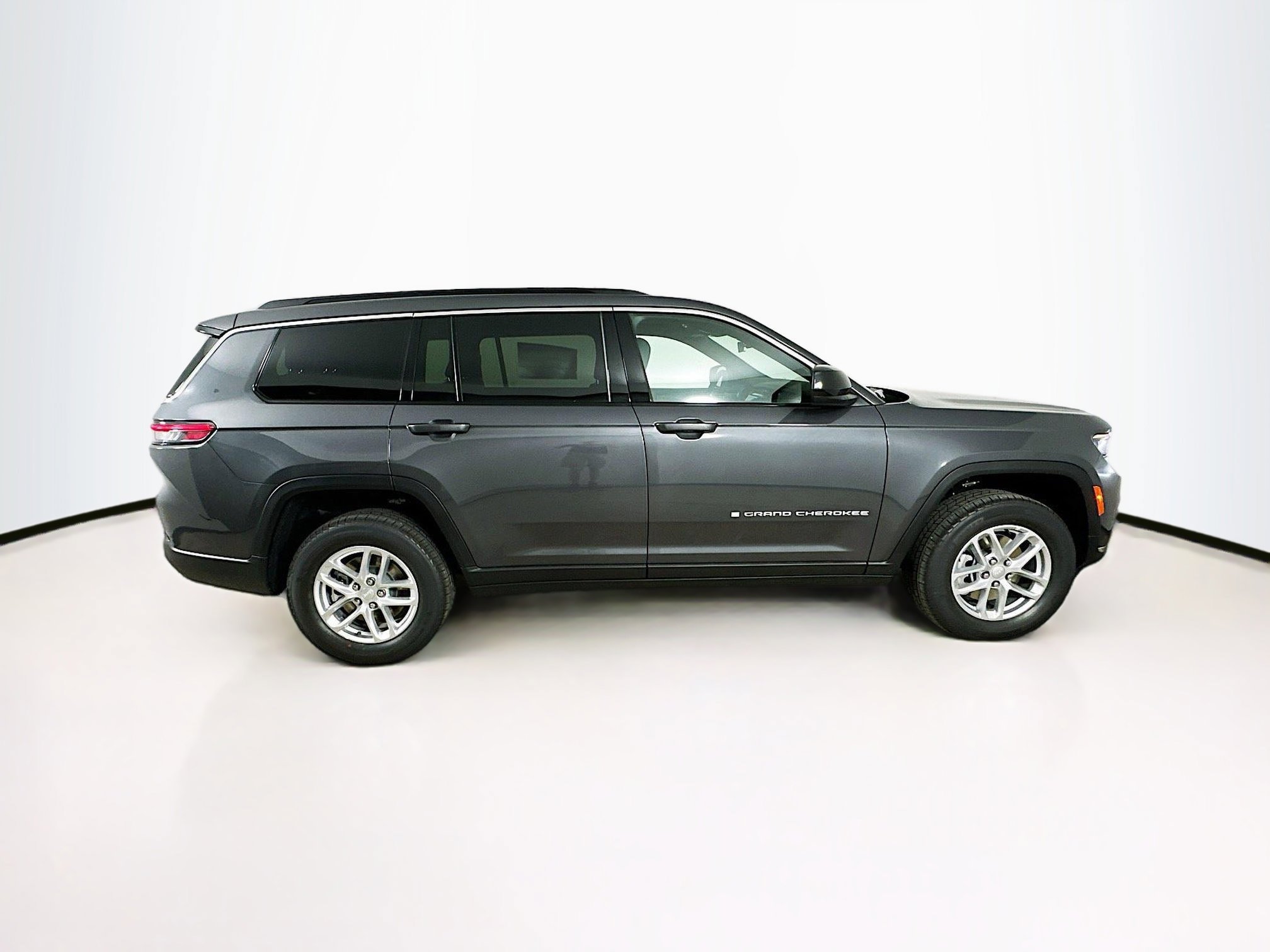 Used 2025 Jeep Grand Cherokee L Laredo w/ Luxury Tech Group I AWD/4WD image 8