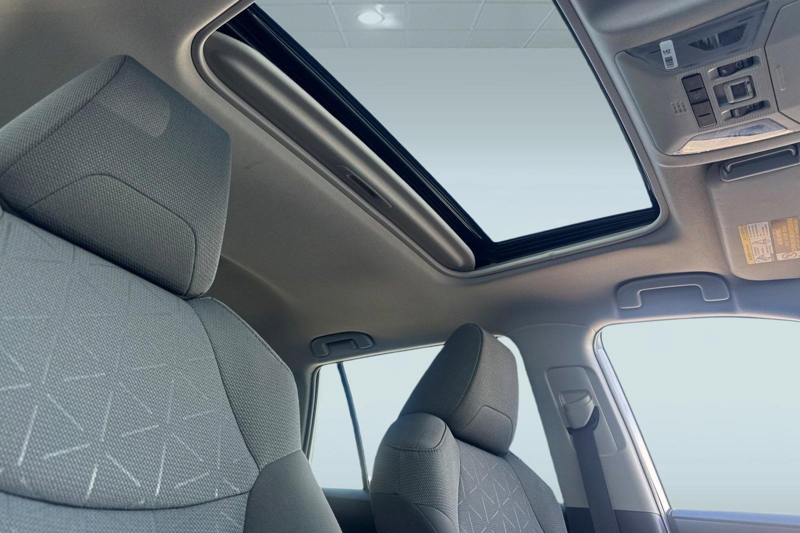 Used 2022 Toyota RAV4 XLE w/ Convenience Package image 14