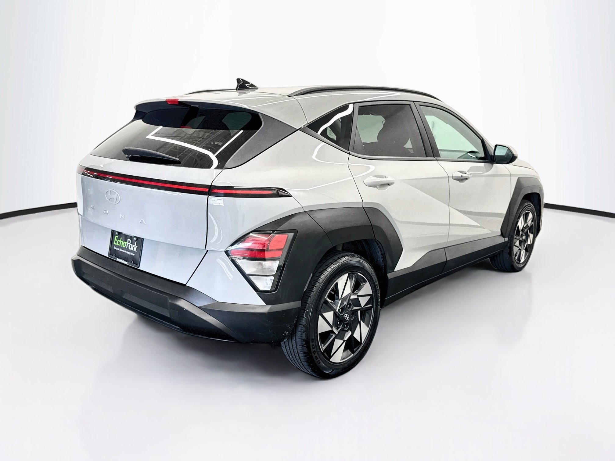 Used 2025 Hyundai Kona SEL FWD image 9