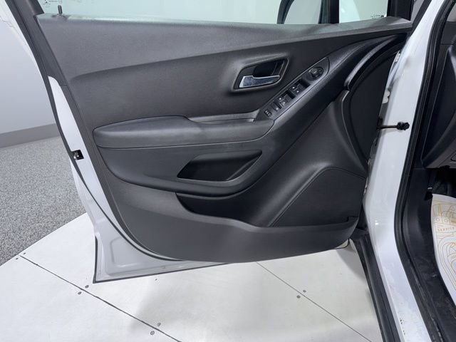 Used 2017 Chevrolet Trax LS w/ Fleet Convenience Package image 9