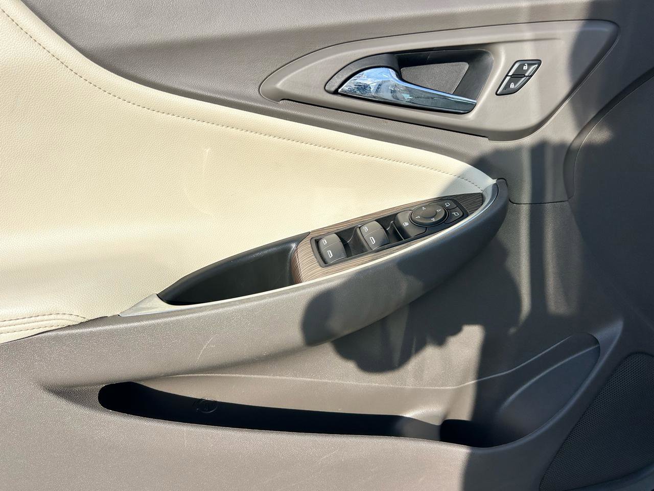 Used 2021 Chevrolet Malibu LT w/ Leather Package FWD image 8