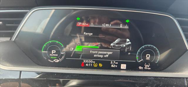 Used 2022 Audi e-tron Premium Plus w/ Premium Plus Package image 26