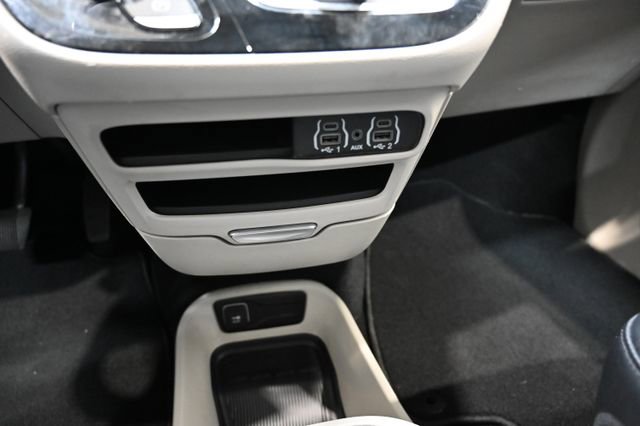 Used 2024 Chrysler Pacifica Touring-L FWD image 18