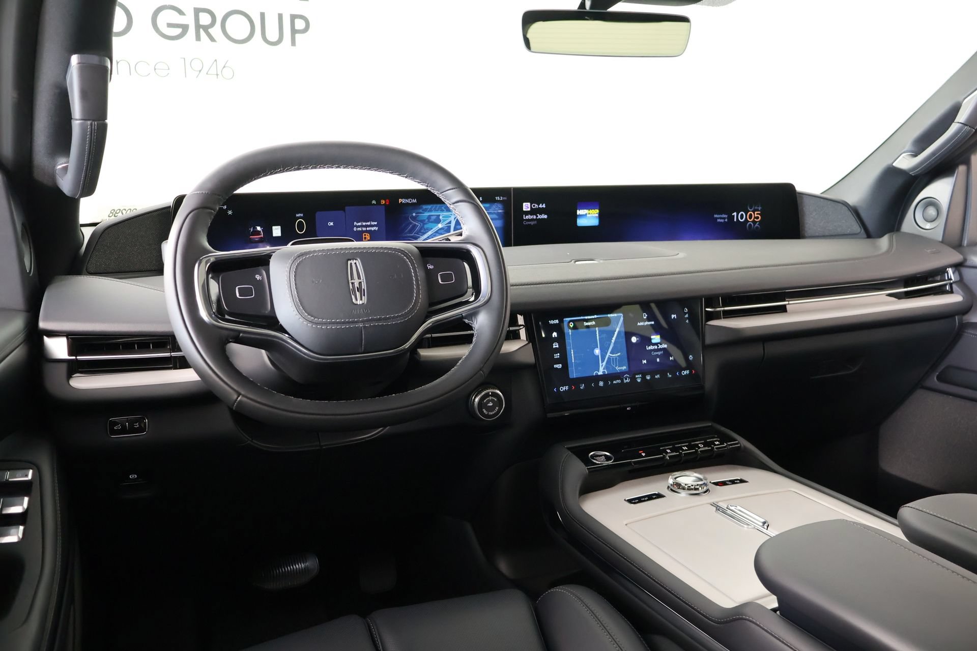 New 2025 Lincoln Navigator Reserve w/ Jet Appearance Package AWD/4WD image 2