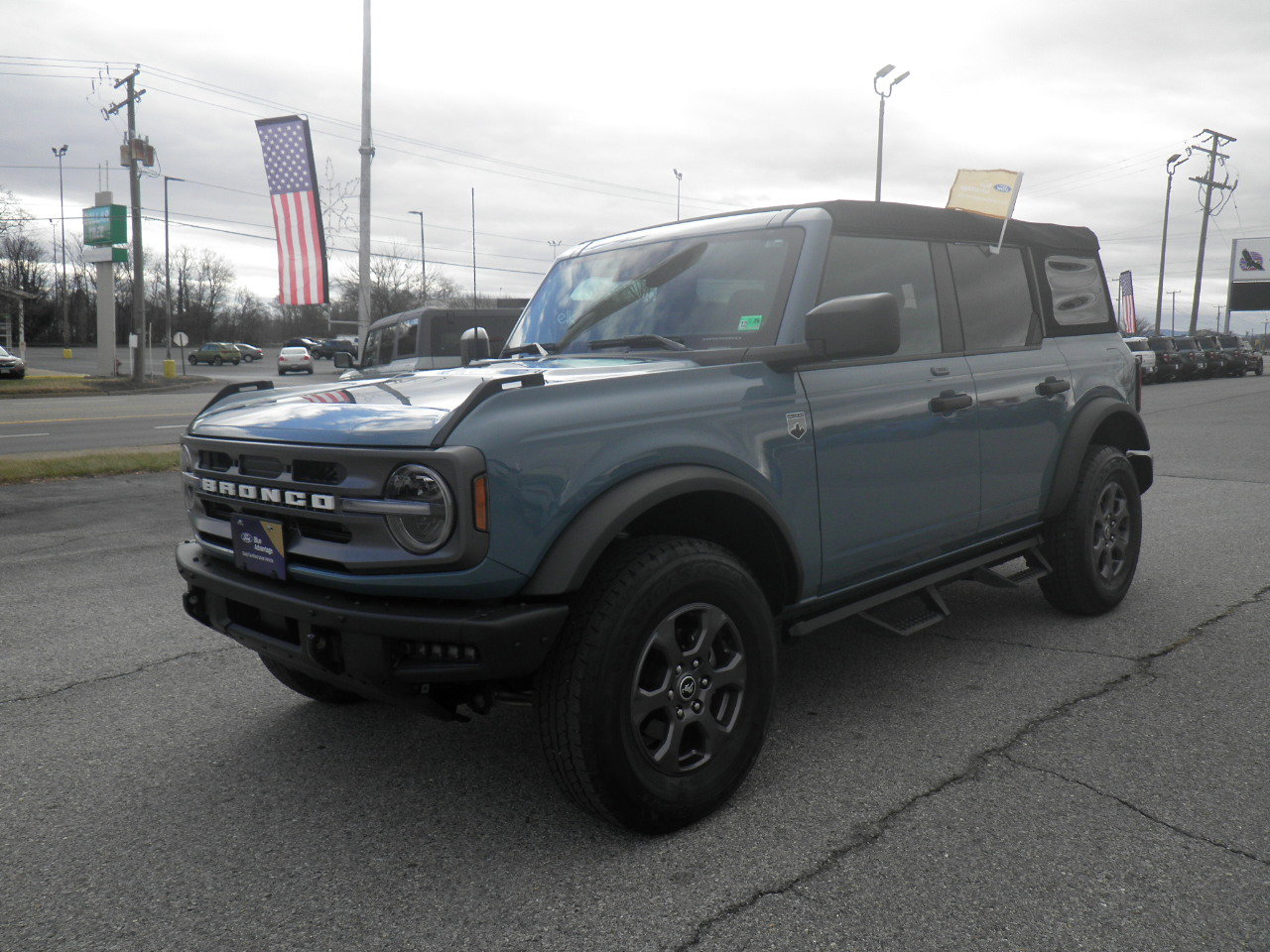 Certified 2023 Ford Bronco Big Bend image 3