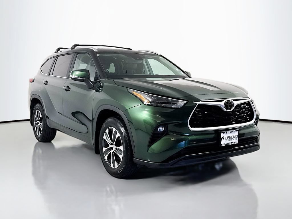 Used 2023 Toyota Highlander XLE AWD/4WD image 4