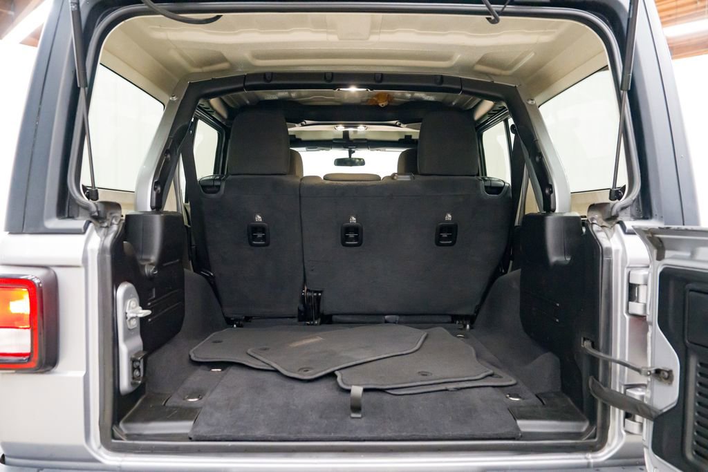 Used 2020 Jeep Wrangler Unlimited Sahara image 8