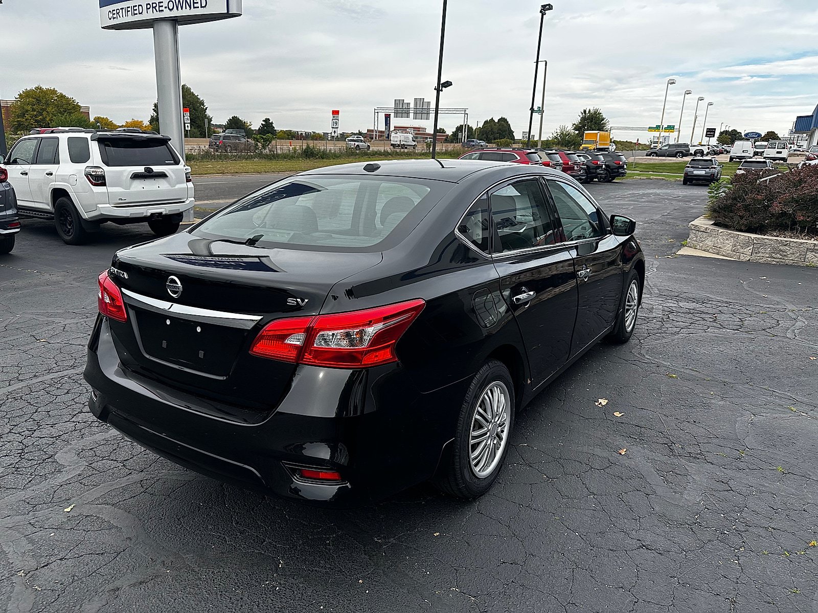 Used 2017 Nissan Sentra SV FWD image 3